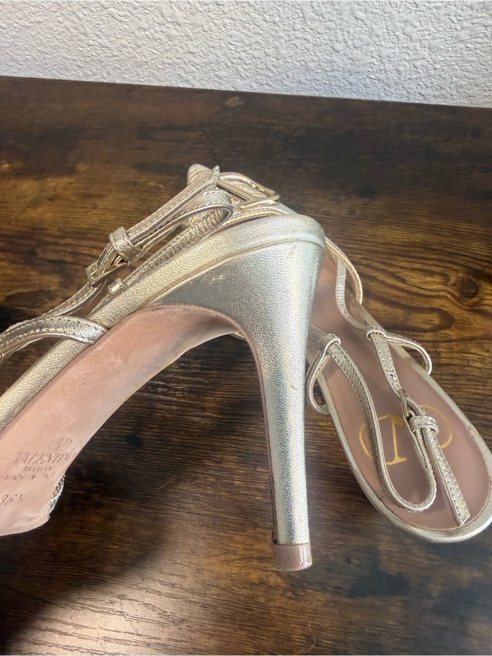 Valentino Metallic Gold and Pink Pointed Slingback Pumps with V Logo - Picture 5 of 8